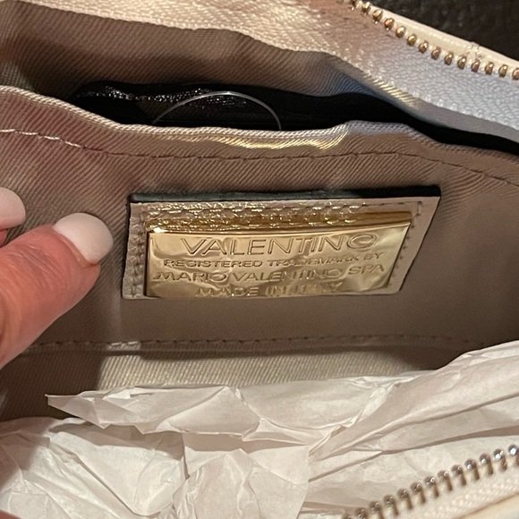 VALENTINO BY MARIO VALENTINO
Demi 3-In-1 Quilted Leather Crossbody Bag - Picture 9 of 11